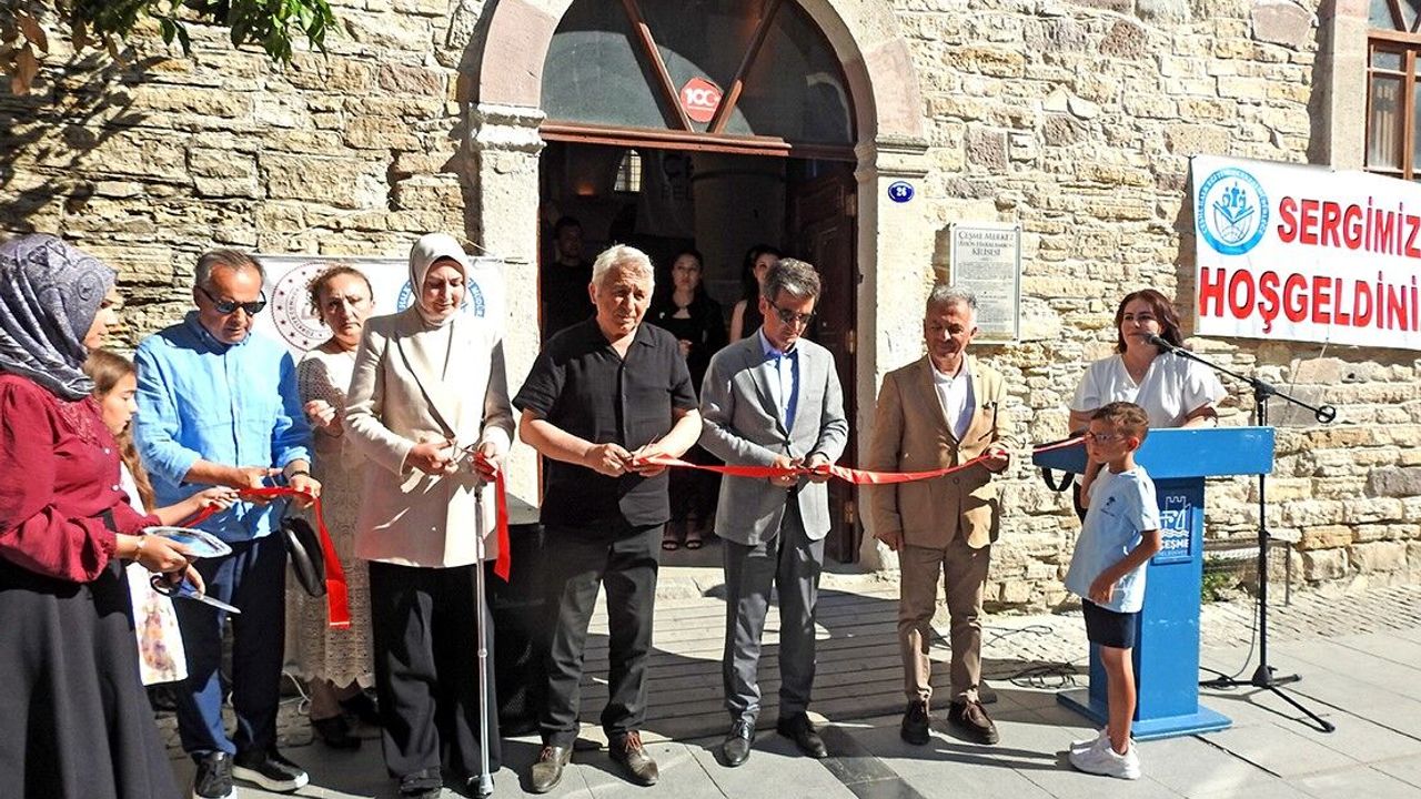 Çeşme Halk Eğitim Merkezi'nden yıl sonu sergisi