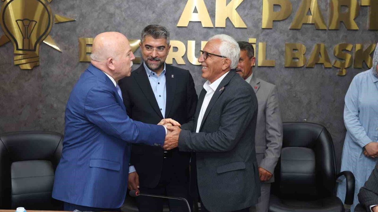 CHP'li meclis üyesi istifa ederek AK Parti'ye geçti