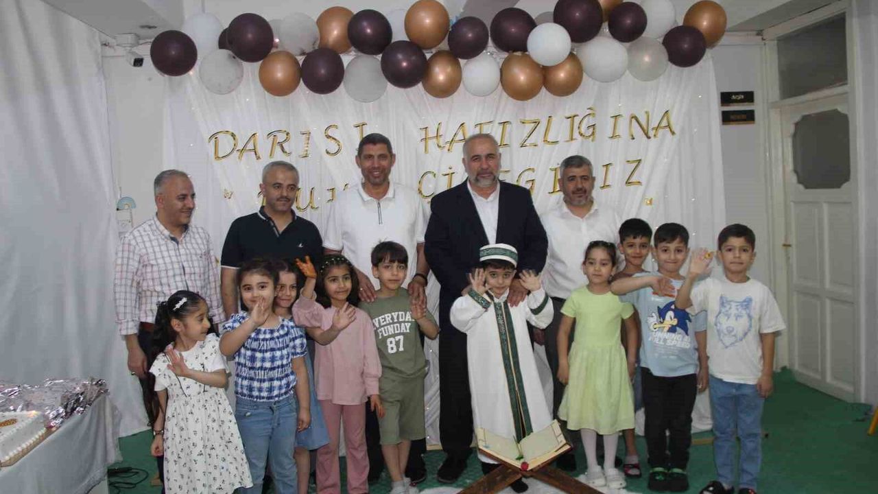 Cizre'de 5 yaşındaki çocuk 22 sureyi dinleyerek ezberledi