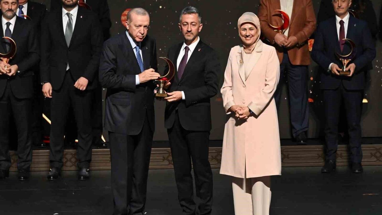 Cumhurbaşkanı Erdoğan'dan KARDEMİR'e 'Yılın Kurumsal Kan Bağ