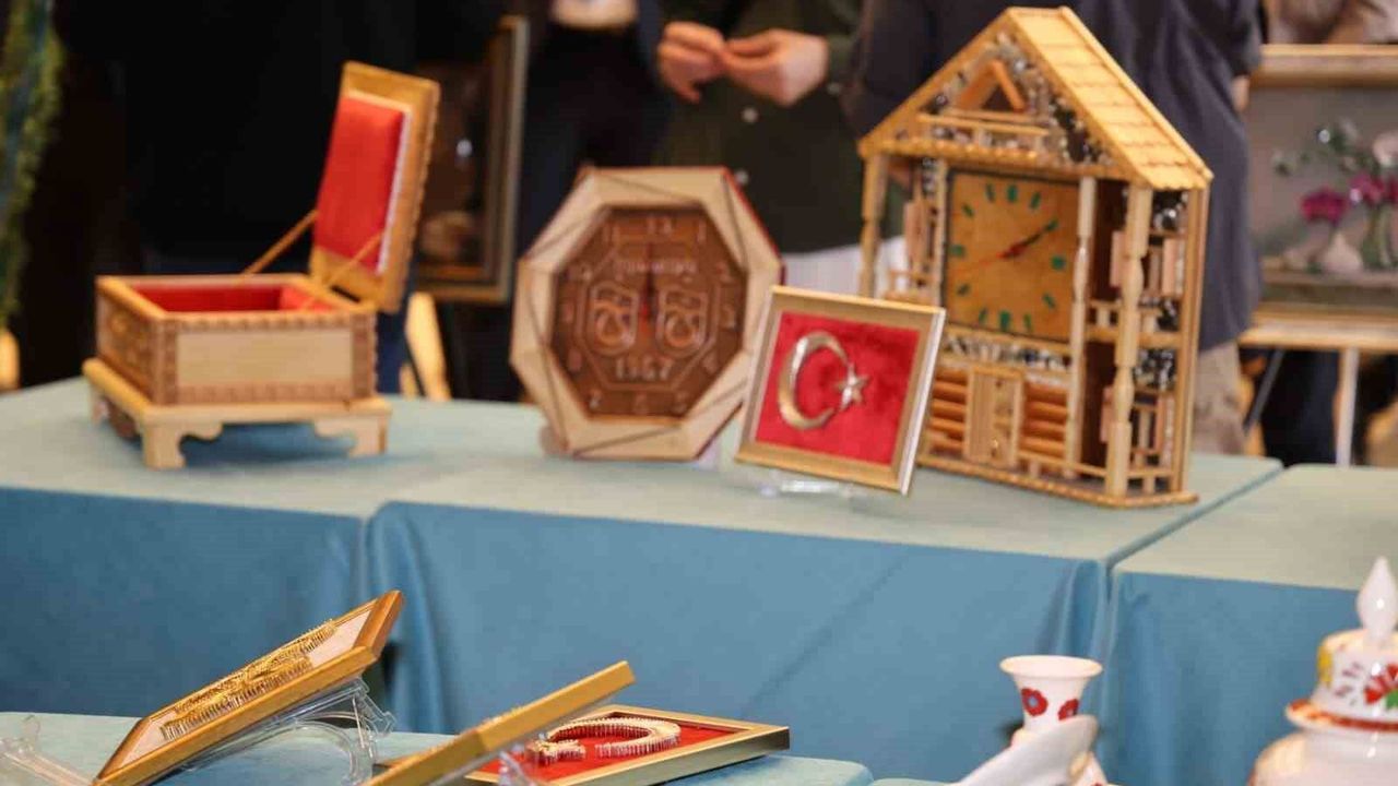 'Demir Parmaklıklardan Tuvale, Değişimin ve Emeğin Resmi' Se