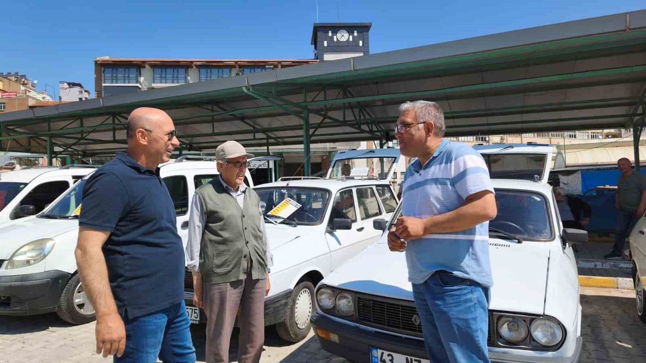 Demirci'nin Oto Pazarı bölgenin ticaret merkezi oldu