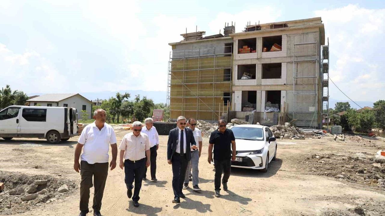 Dikmeli İlkokulu inşaatında çalışmalar yerinde incelendi