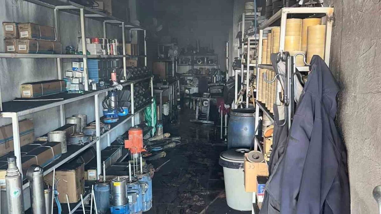 Diyarbakır'da çıkan yangında iş yeri kullanılamaz hale geldi