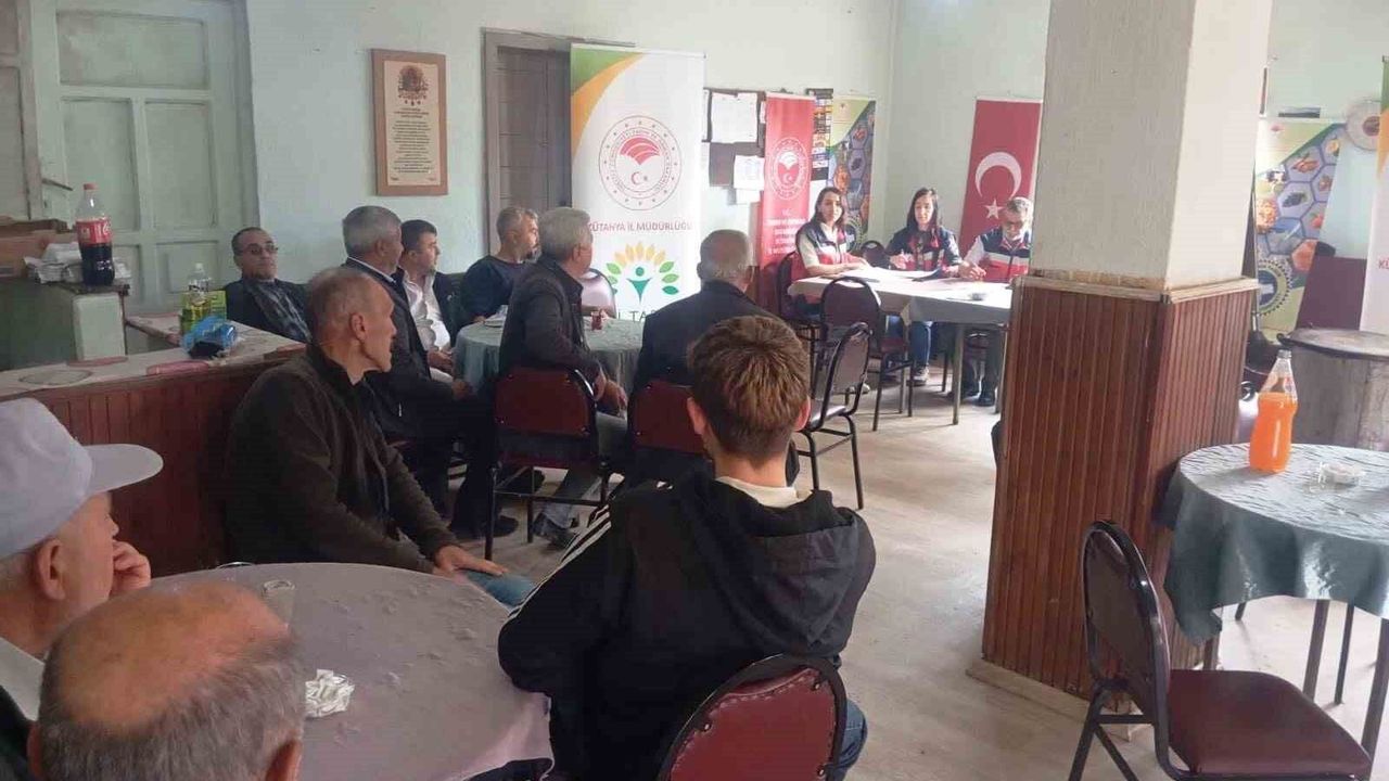 Domaniç'te ahududu yetiştiriciliği eğitimi düzenlendi