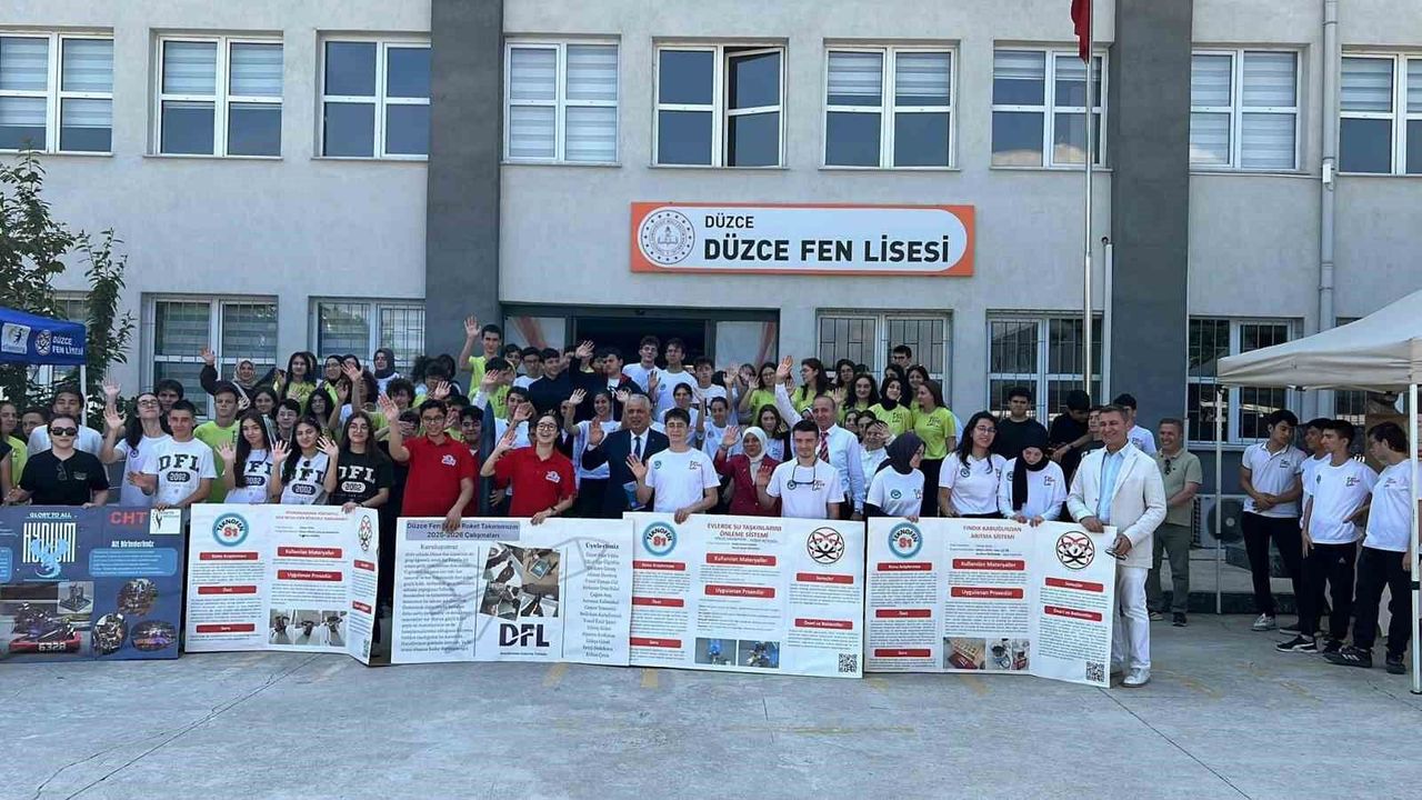 Düzce'de öğrencilerin bilim ve sanat projeleri görücüye çıkt