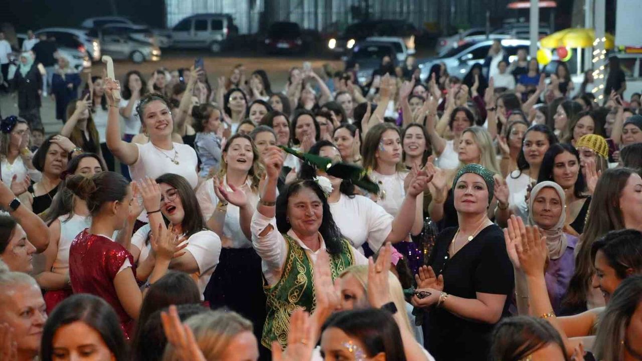 Edirne'de kadınların şalvar gecesi geleneği sürüyor