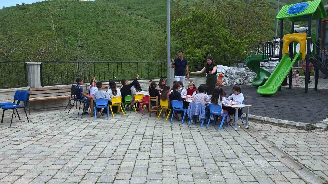 Eğitim gönüllüleri Gevaşlı öğrencilere unutulmaz bir gün yaş