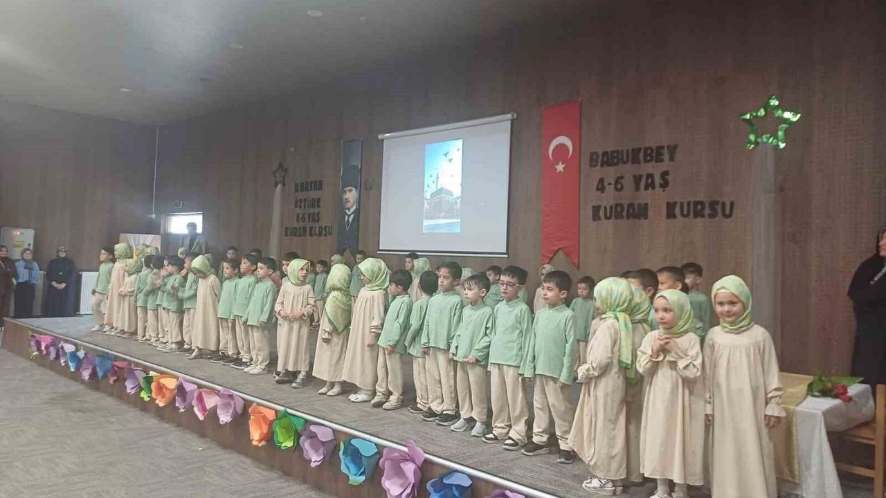 Emet'te 4-6 Yaş Kur'an kursu öğrencilerinden yıl sonu göster