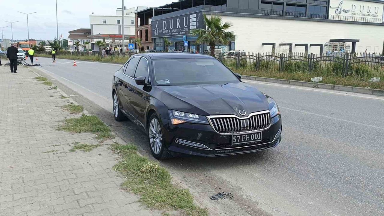 Erfelek Belediye Başkanı'nın makam aracının çarptığı bisikle