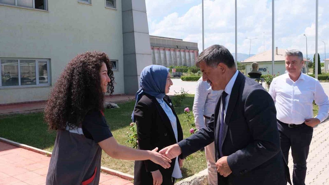 Erzincan Belediye Başkanı Bekir Aksun, çimento fabrikasını z