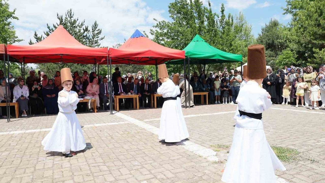 Erzincan'da Kur'an kursu öğrencilerinden yıl sonu şenliği