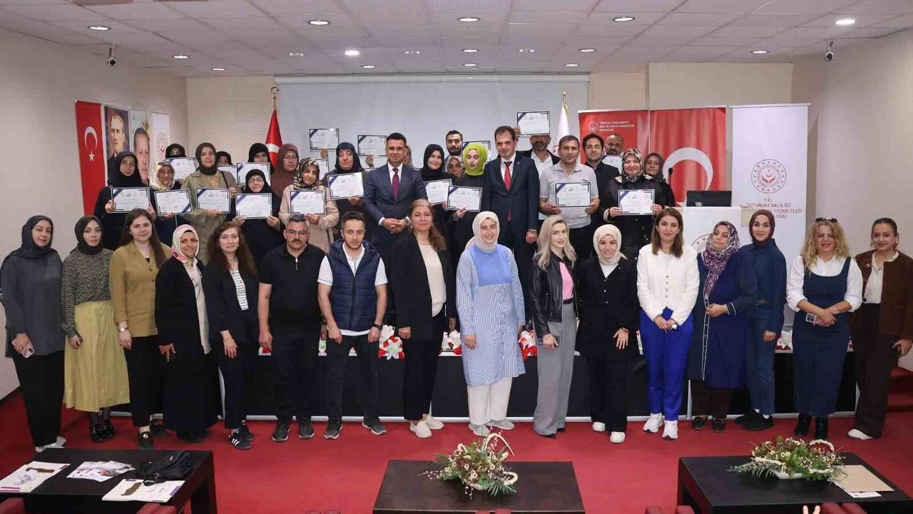 Erzurum'da 'Benim köklü ailem' projesinde sertifika heyecanı