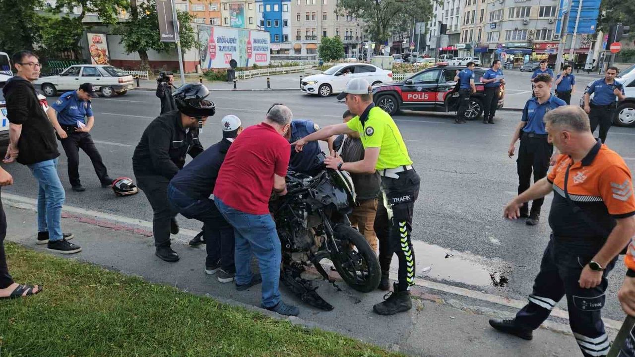 Fatih'te 3 motosiklet birbirine girdi: 1'i ağır 5 