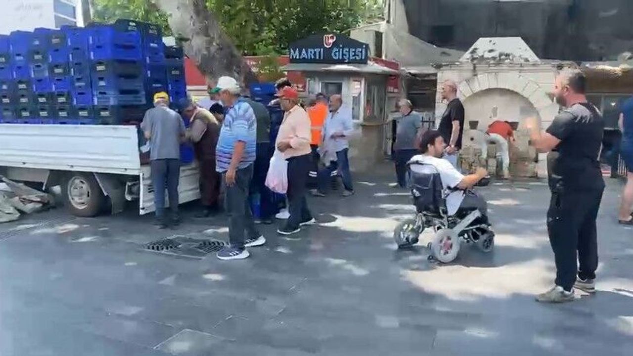 Halde alıcı bulamadığı 4 ton domatesi vatandaşlara ücretsiz 