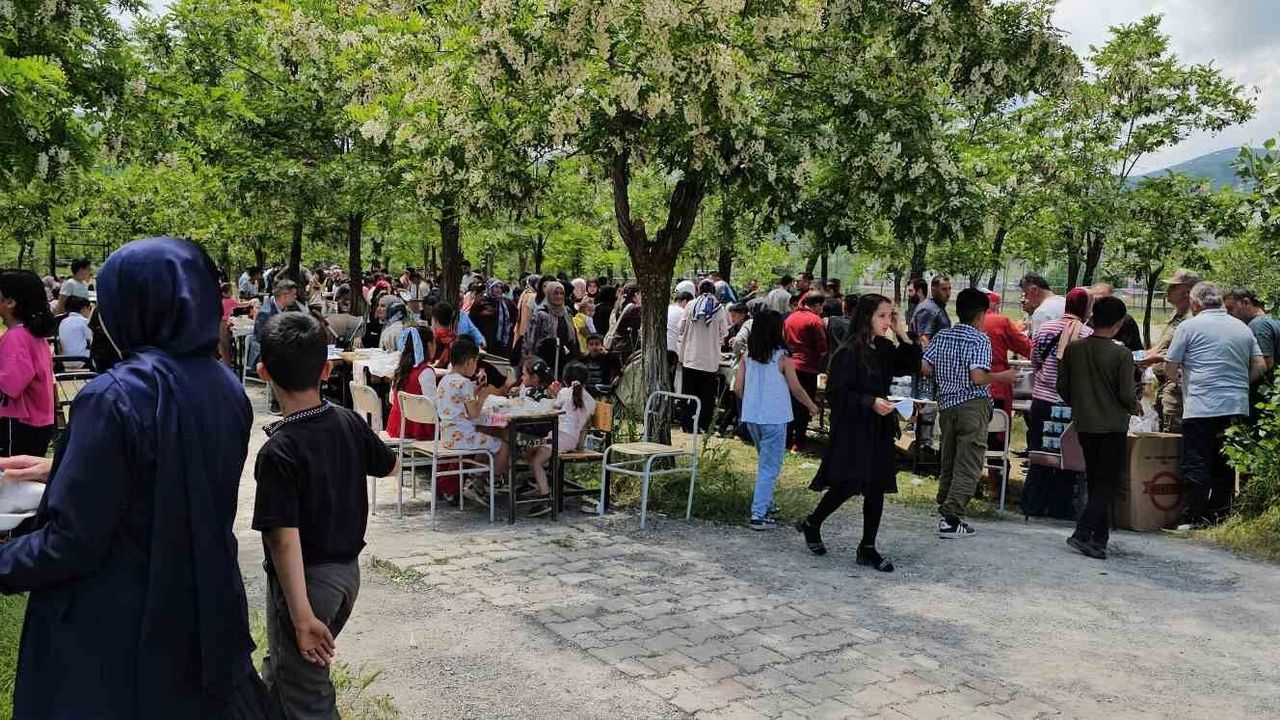 Hasköy'de Gazze yararına hayır çarşısı kuruldu