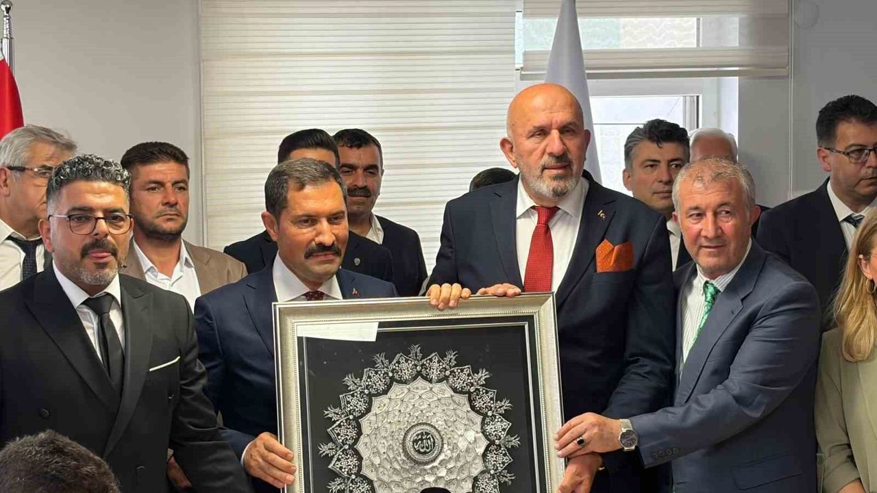 Hatay Valisi Mustafa Masatlı'ya 'Yılın Valisi' ödülü verildi