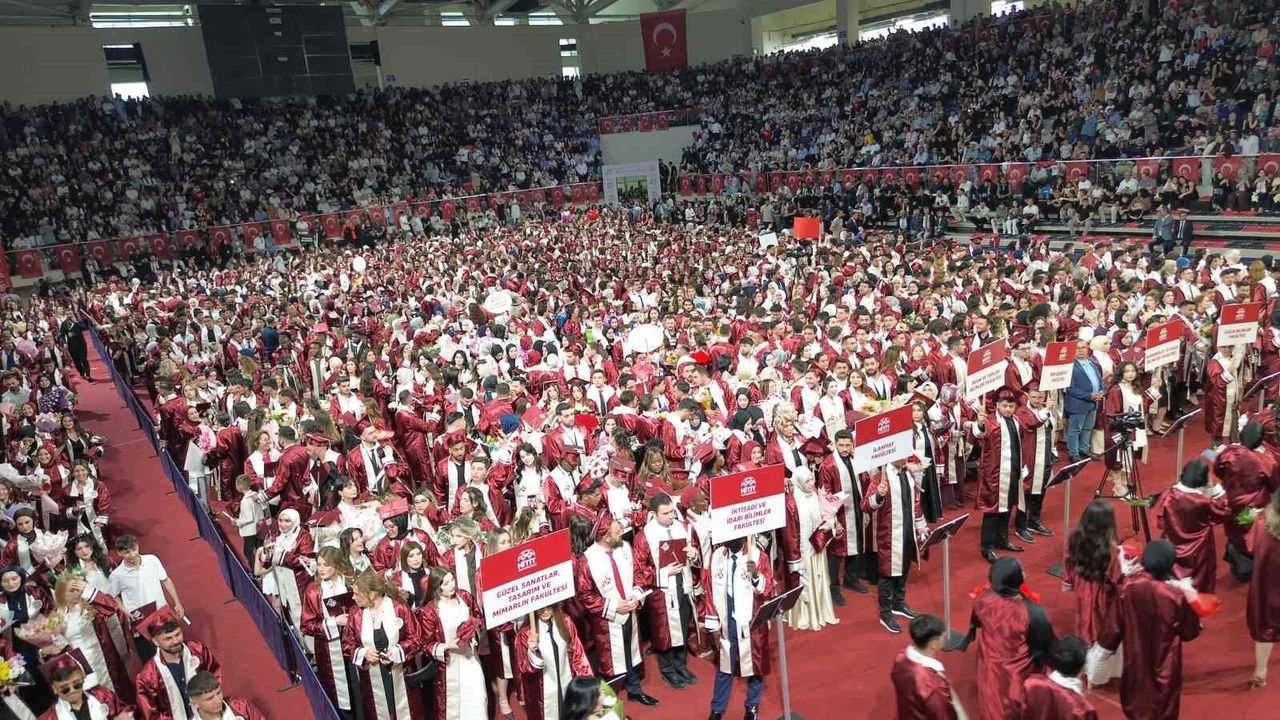 Hitit Üniversitesi'nde mezuniyet coşkusu