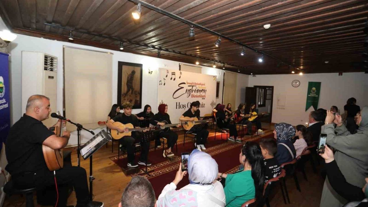 İnegöl Belediyesi'nin gitar kursu kursiyerleri sertifikaları