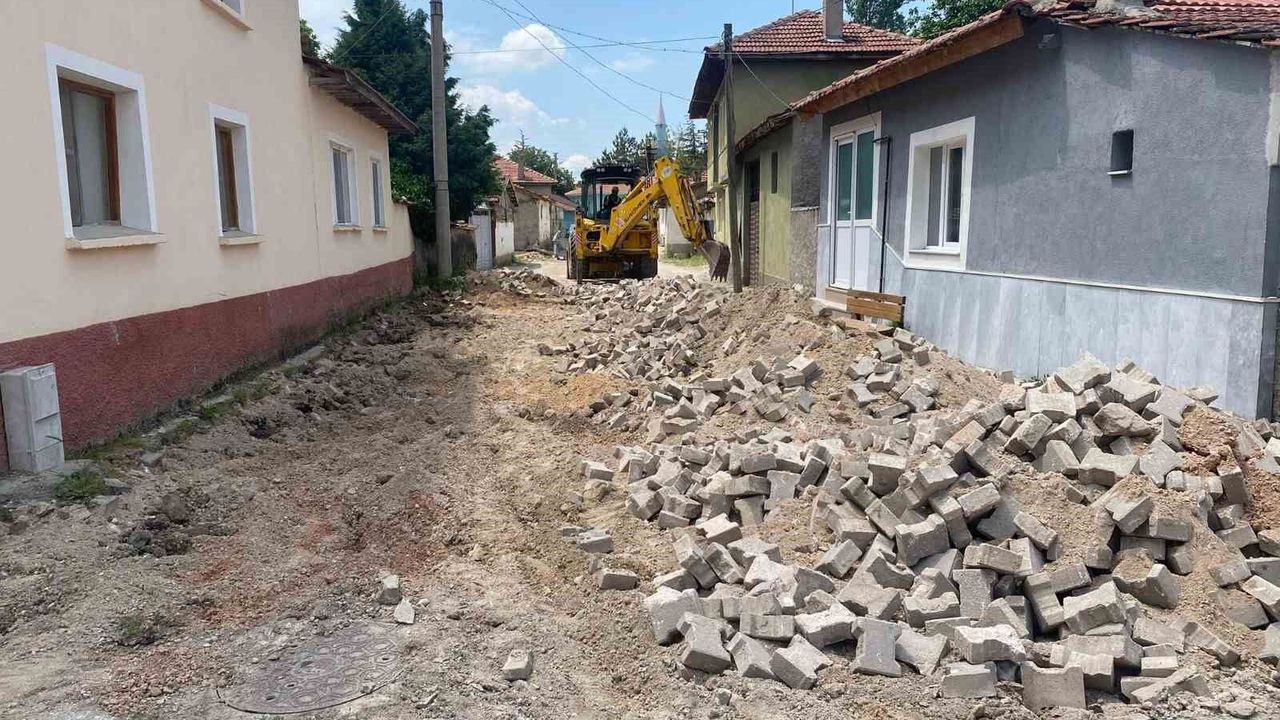 İnönü'de bozulan yollar yenileniyor