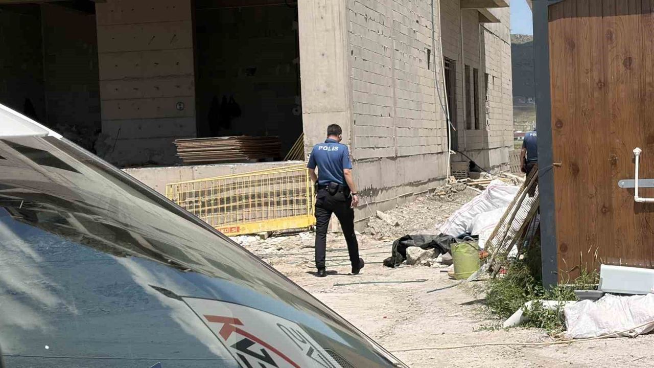 İnşaatın 4. katından düşen işçi ağır yaralandı