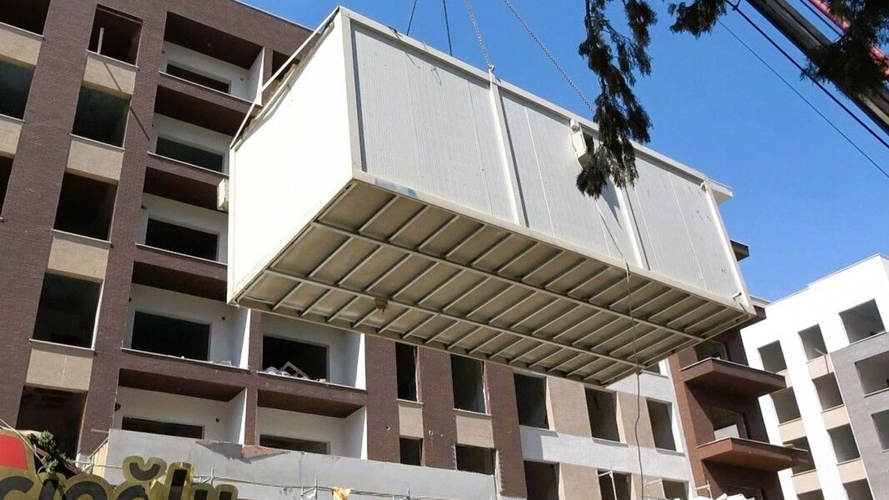 Kahramanmaraş'ta esnafa verilen konteynerler kaldırılmaya başlandı