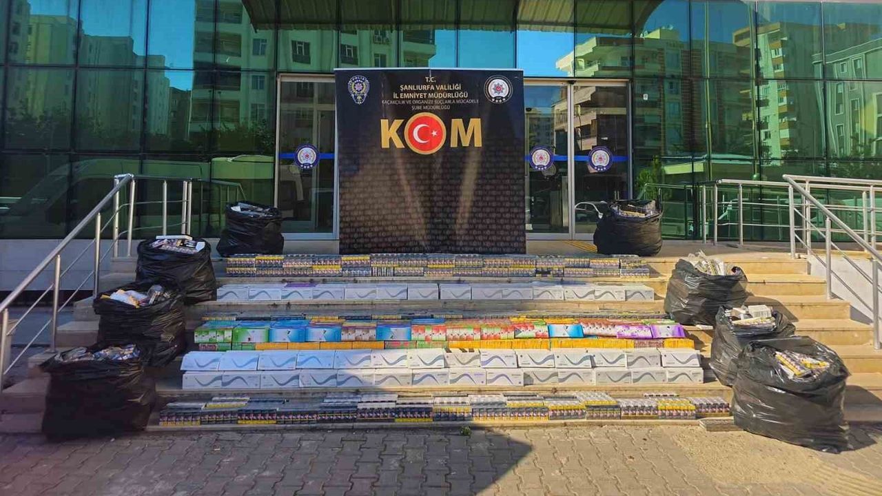 Kamyonetteki araç lastiklerinden 20 bin paket kaçak sigara ç