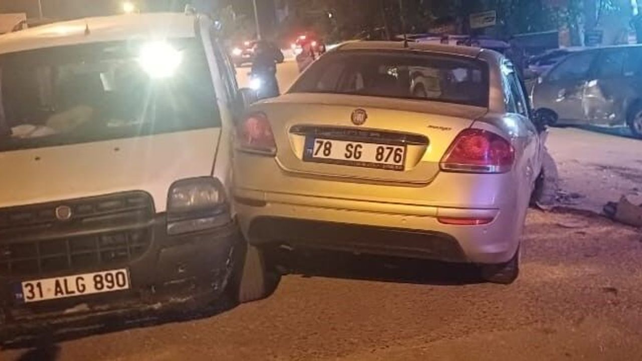 Karabük'te 5 aracın karıştığı zincirleme kazada 2 kişi yaral