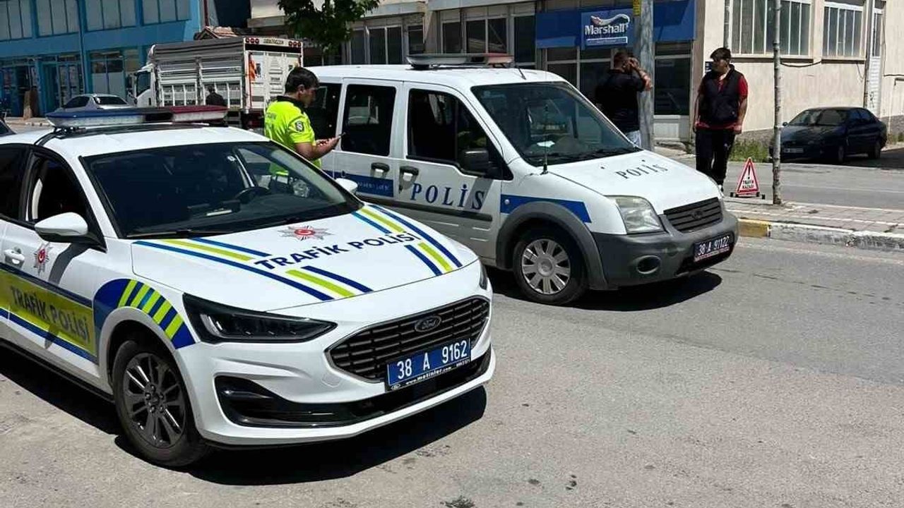 Kaza yapan motosiklet sürücüsü ağır yaralandı
