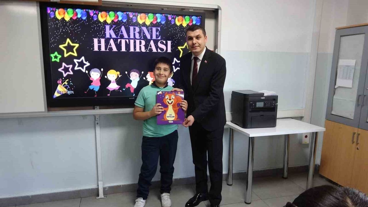 Kilis'te 45 bin 713 öğrenci karne aldı