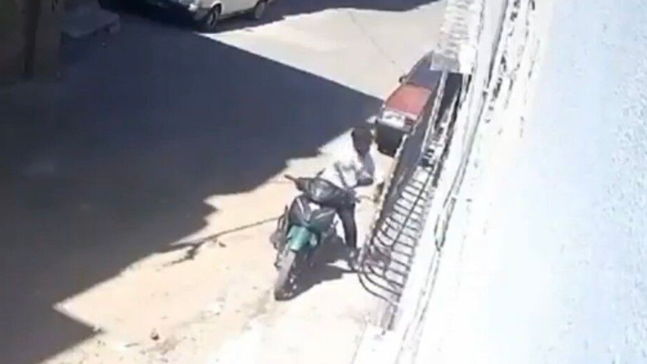Kızını darp edip motosikletle sürükleyen babanın 12 suç kayd