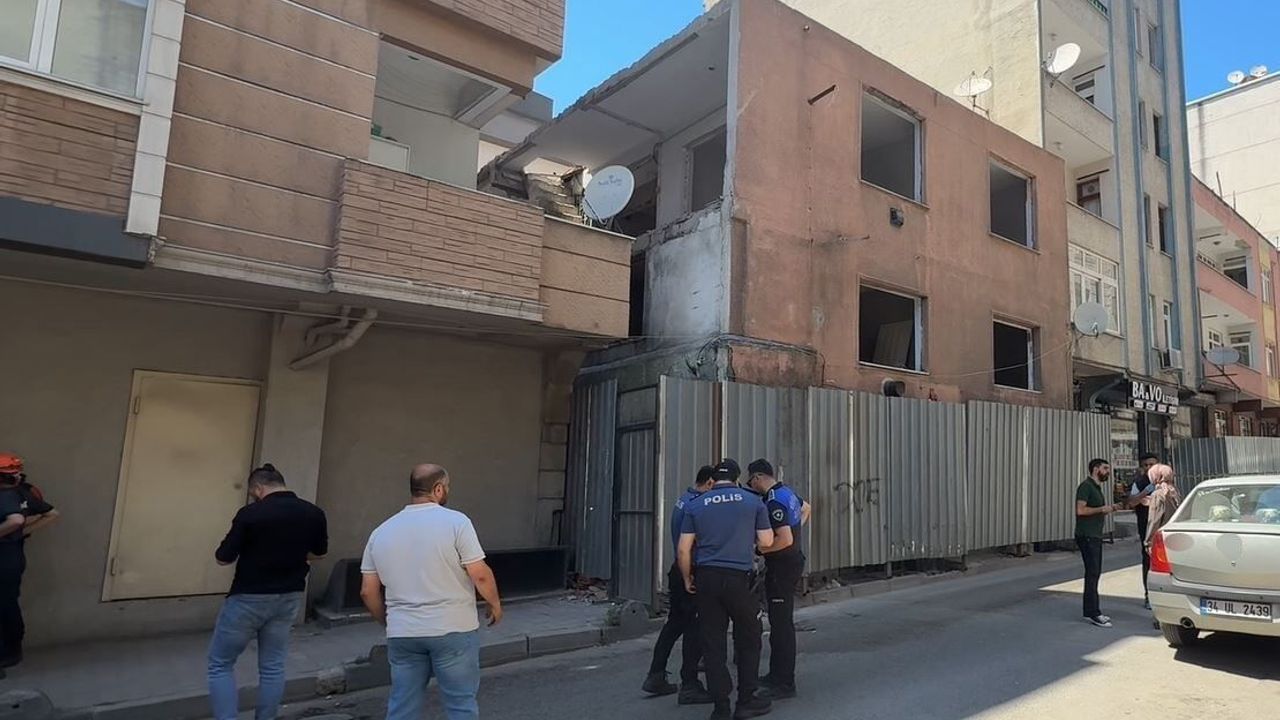 Küçükçekmece'deki bina çökmesinde ağır yaralanan genç hayatı