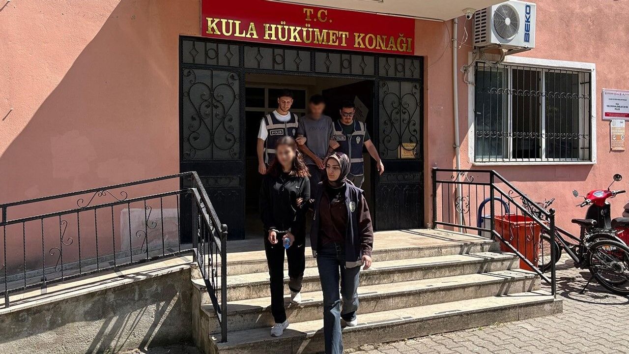 Kula'da uyuşturucu operasyonu: Kağıda uyuşturucu madde emdir