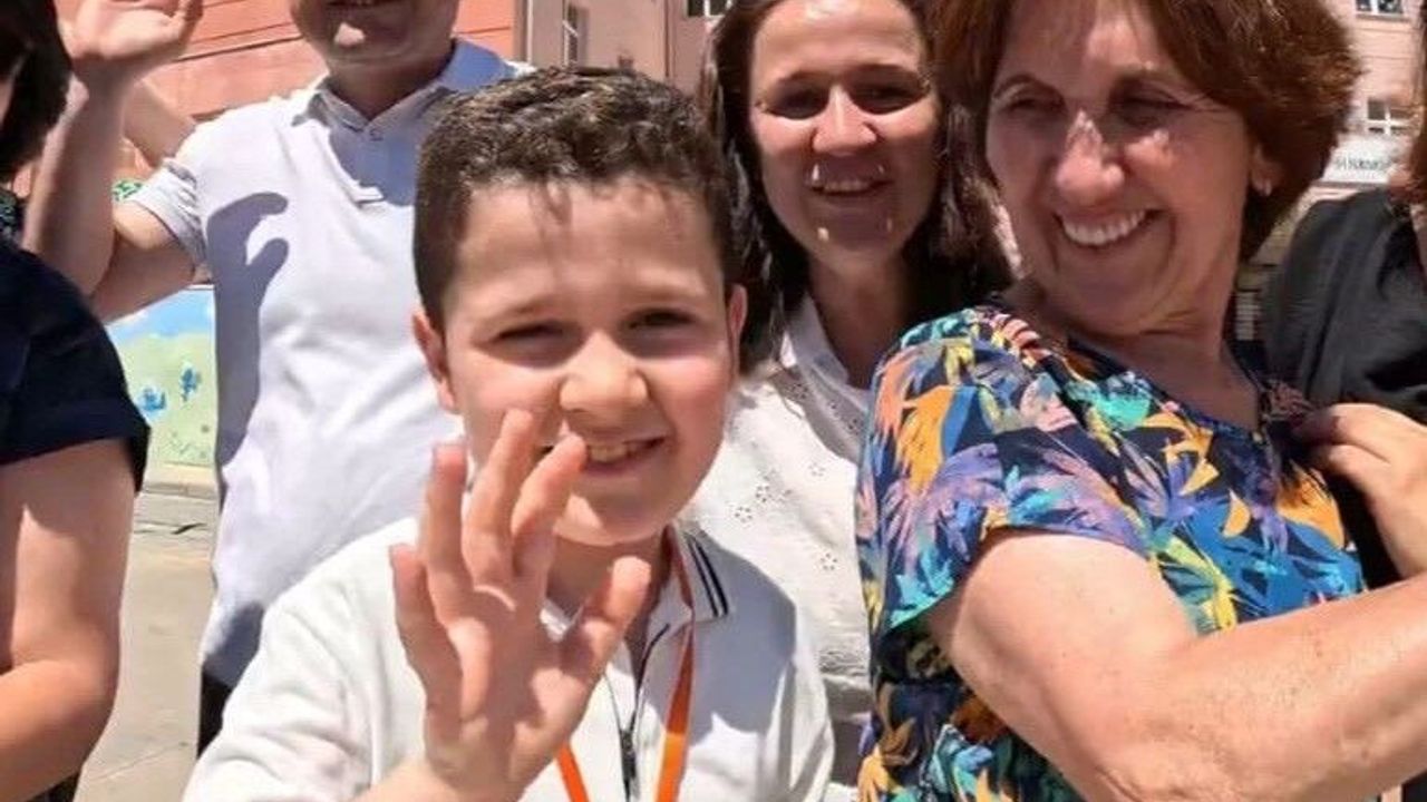 Lüleburgaz'da lösemiyi yenen öğrenci için gökyüzüne balonlar