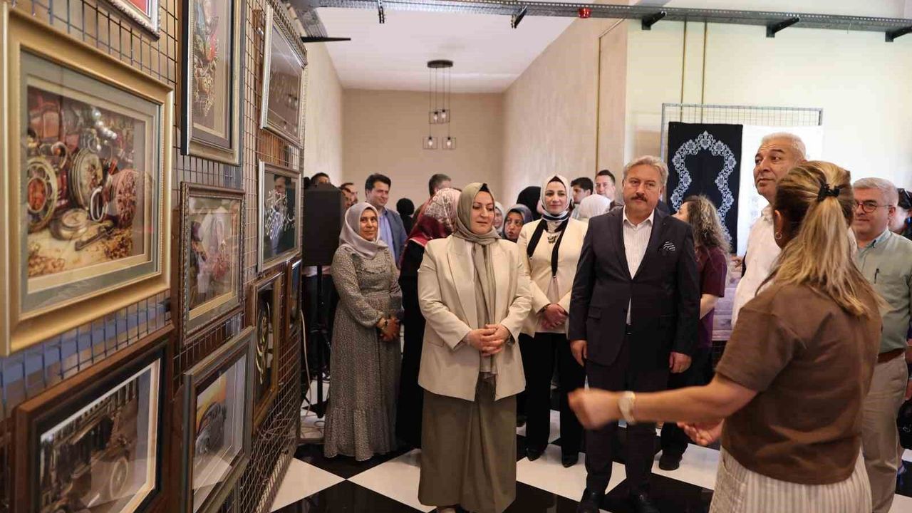 Melikgazi Belediyesi'nin kurslarındaki bir yıllık emek görüc