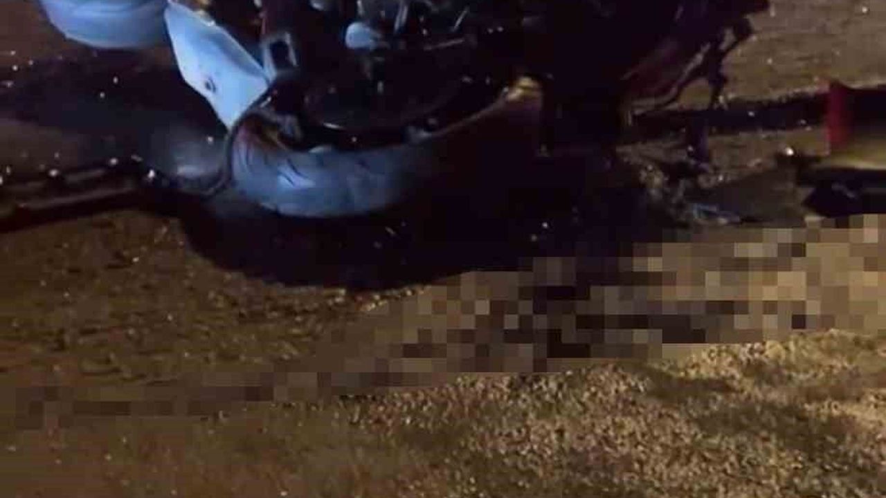 Minibüs ile çarpışan motosikletin Rus sürücüsü hayatını kayb