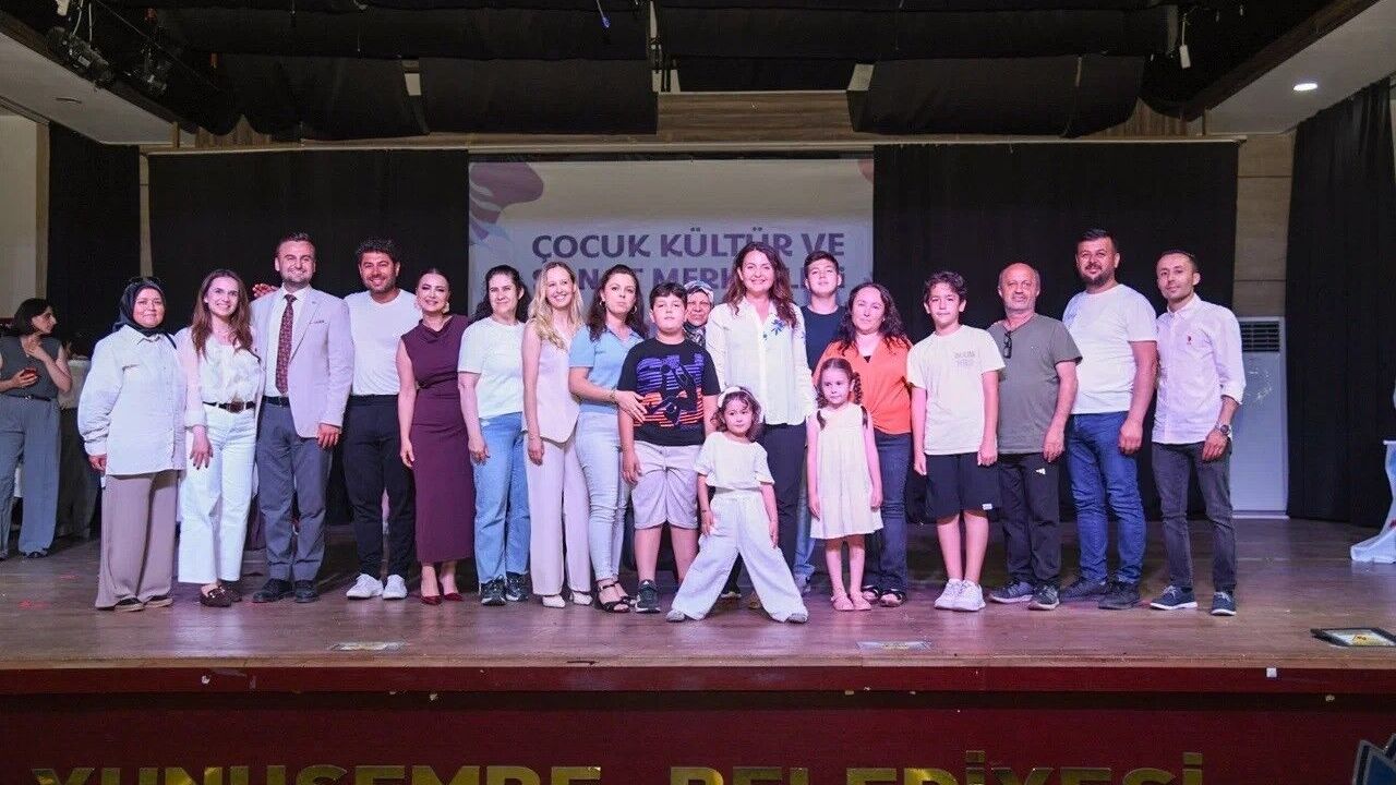 Minikler gösterileriyle ailelerini gururlandırdı