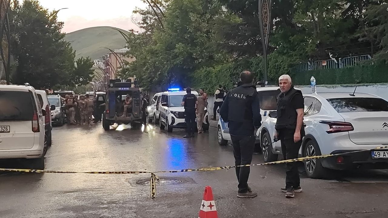 Muş'ta kardeşini ve polisi yaralayan şüpheli operasyonla etk