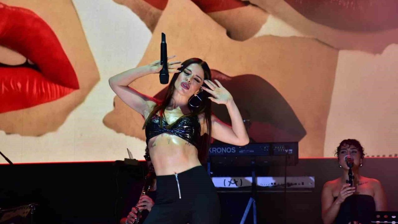 Mut Festivalinde Ceza ve Simge rüzgarı esti
