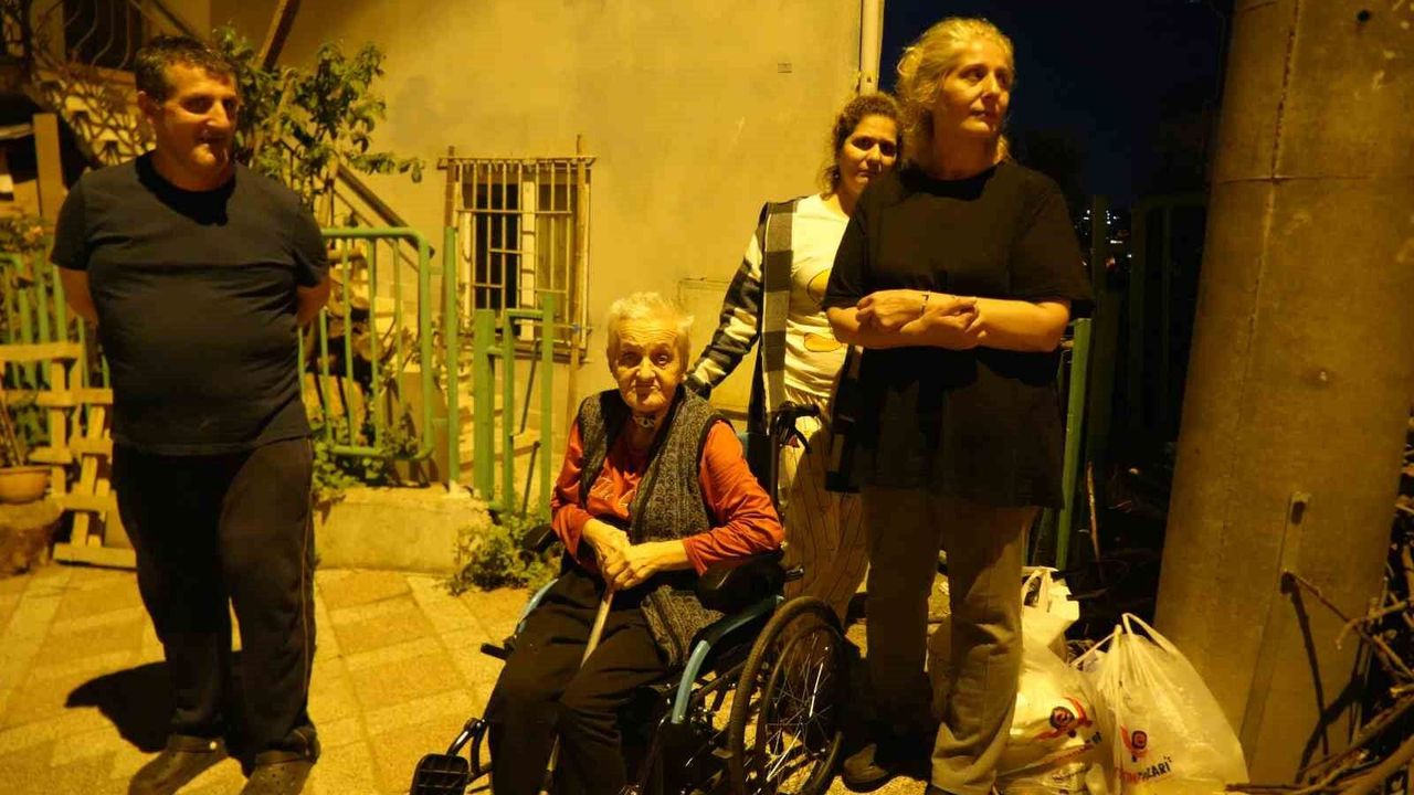 Mutfak tavanından sıva düştü: 5 kişilik aile tahli