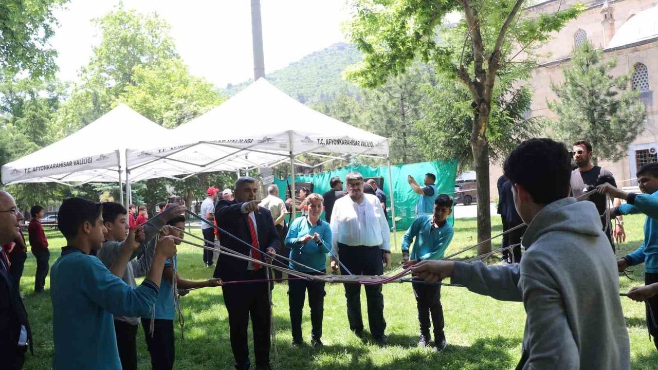 Öğrencilere yönelik gerçekleştirilen yıl sonu cami şenlikler