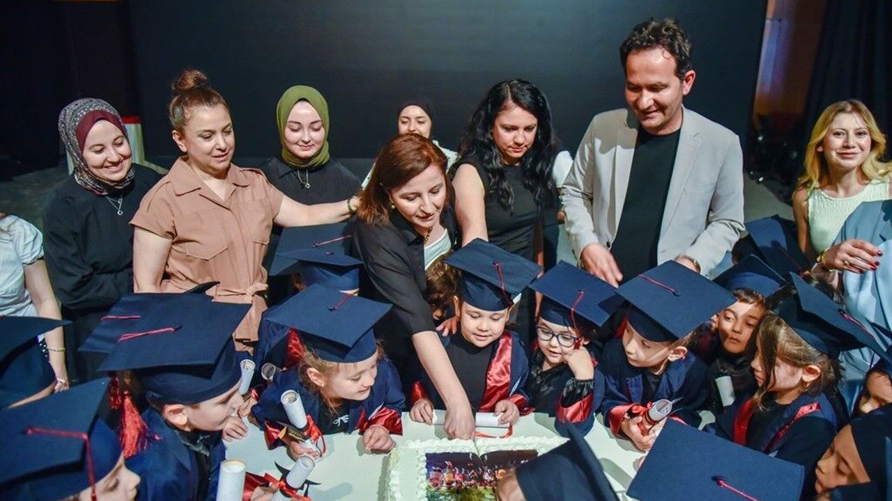 OMÜ Gündüz Bakımevi Anaokulu'nda mezuniyet coşkusu