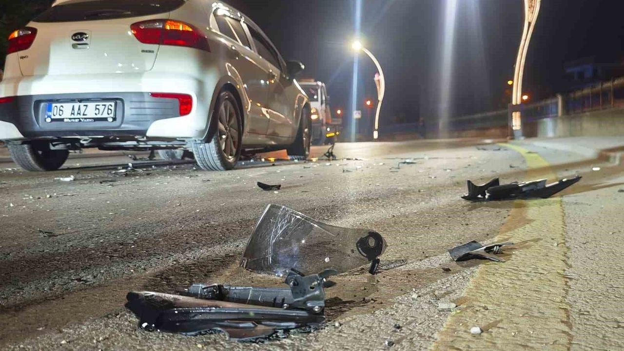 Otomobil ile kafa kafaya çarpışan motosiklet sürücüsü yarala