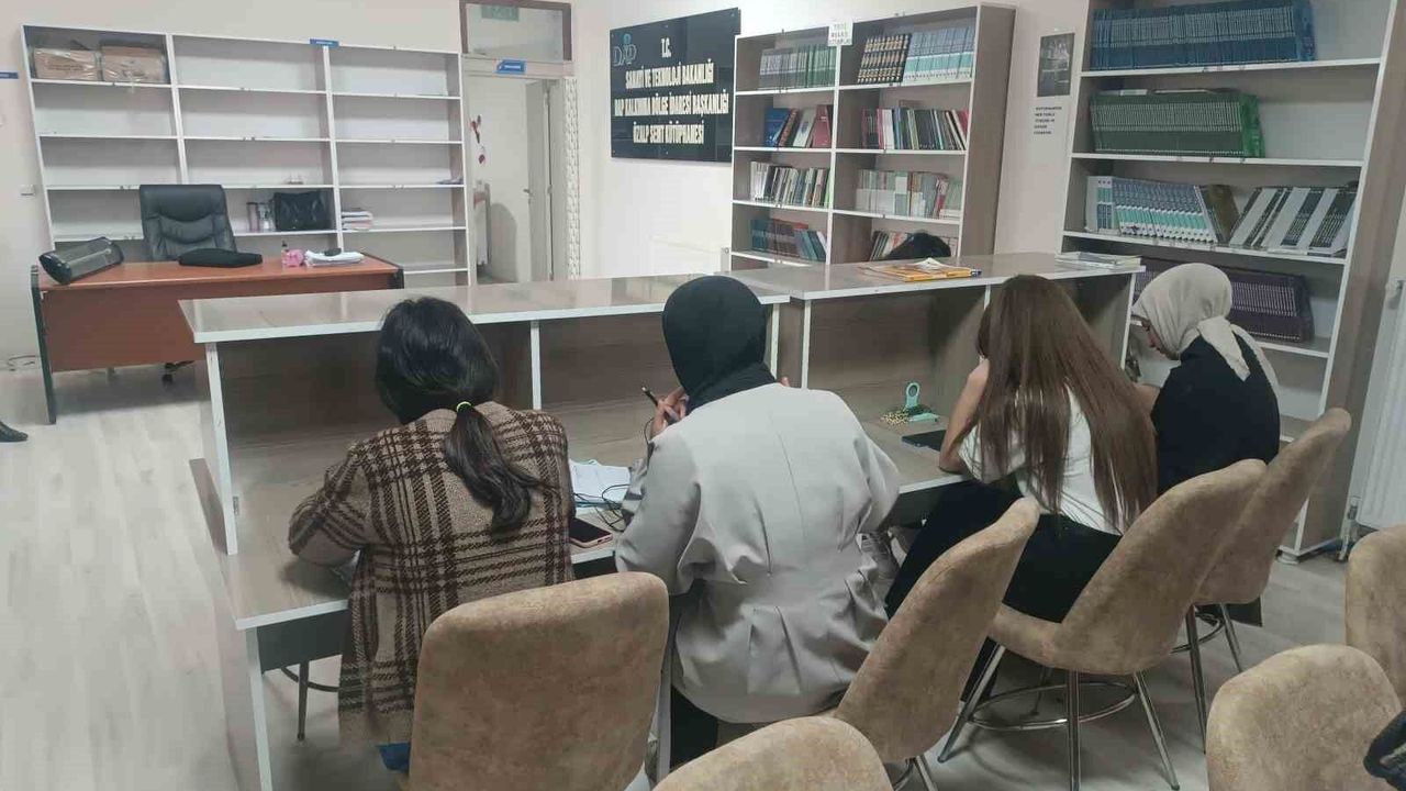 Özalp'te Diyanet Etüt Merkezi ve kütüphane yoğun ilgi görüyo