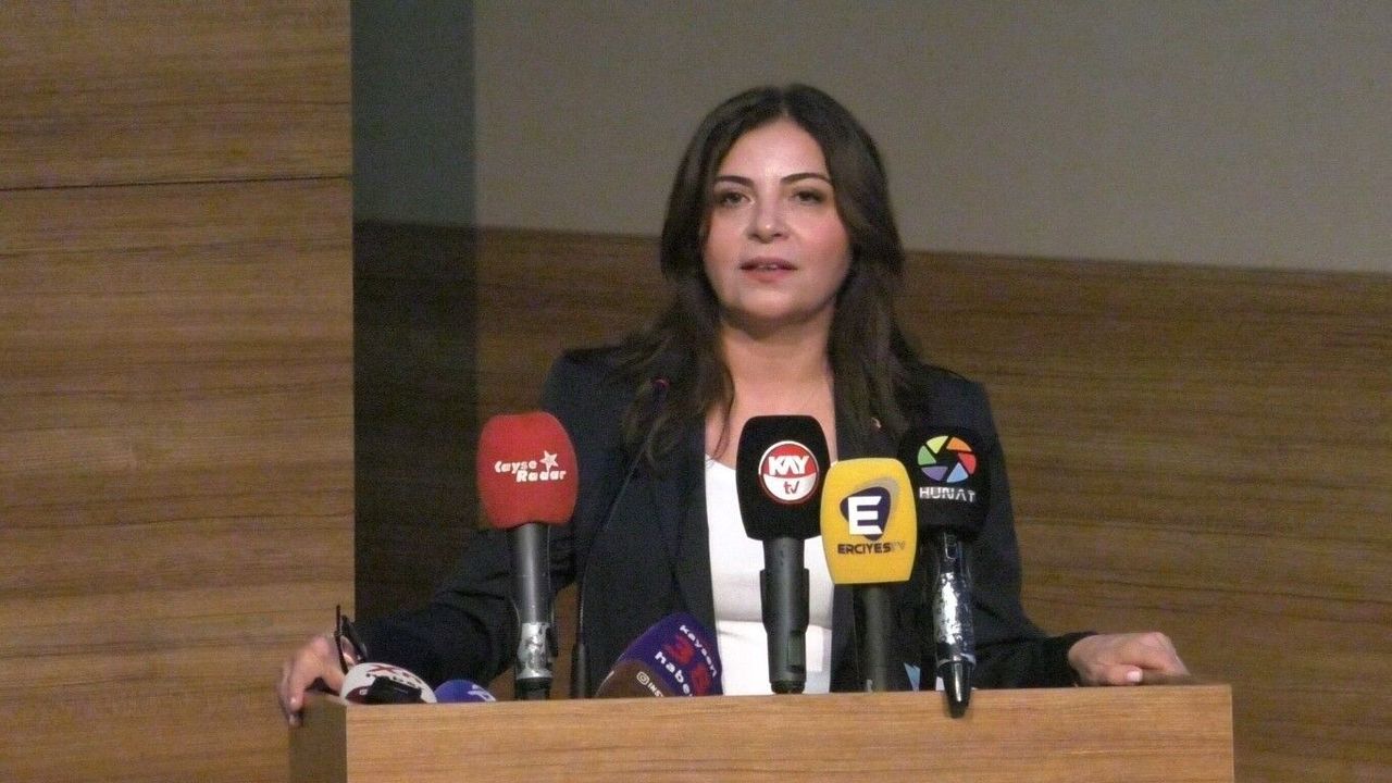 RTÜK Üst Kurul Başkan Vekili Güçer, ERÜ'de öğrencilerle bulu