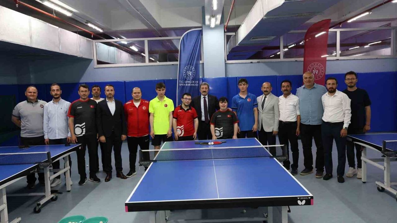 Samsunlu milli sporculara Vali Tavlı'dan moral
