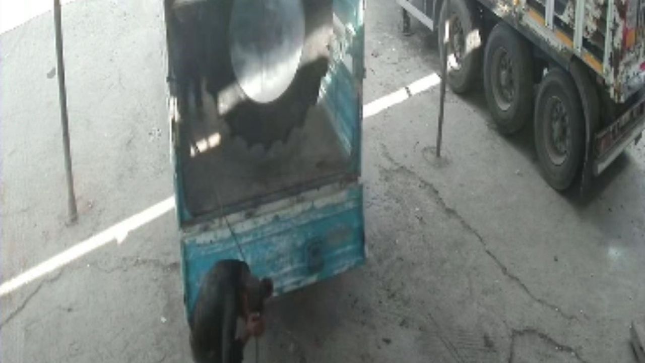 Siirt'te şişirilen lastik bomba gibi patladı: 2 yaralı