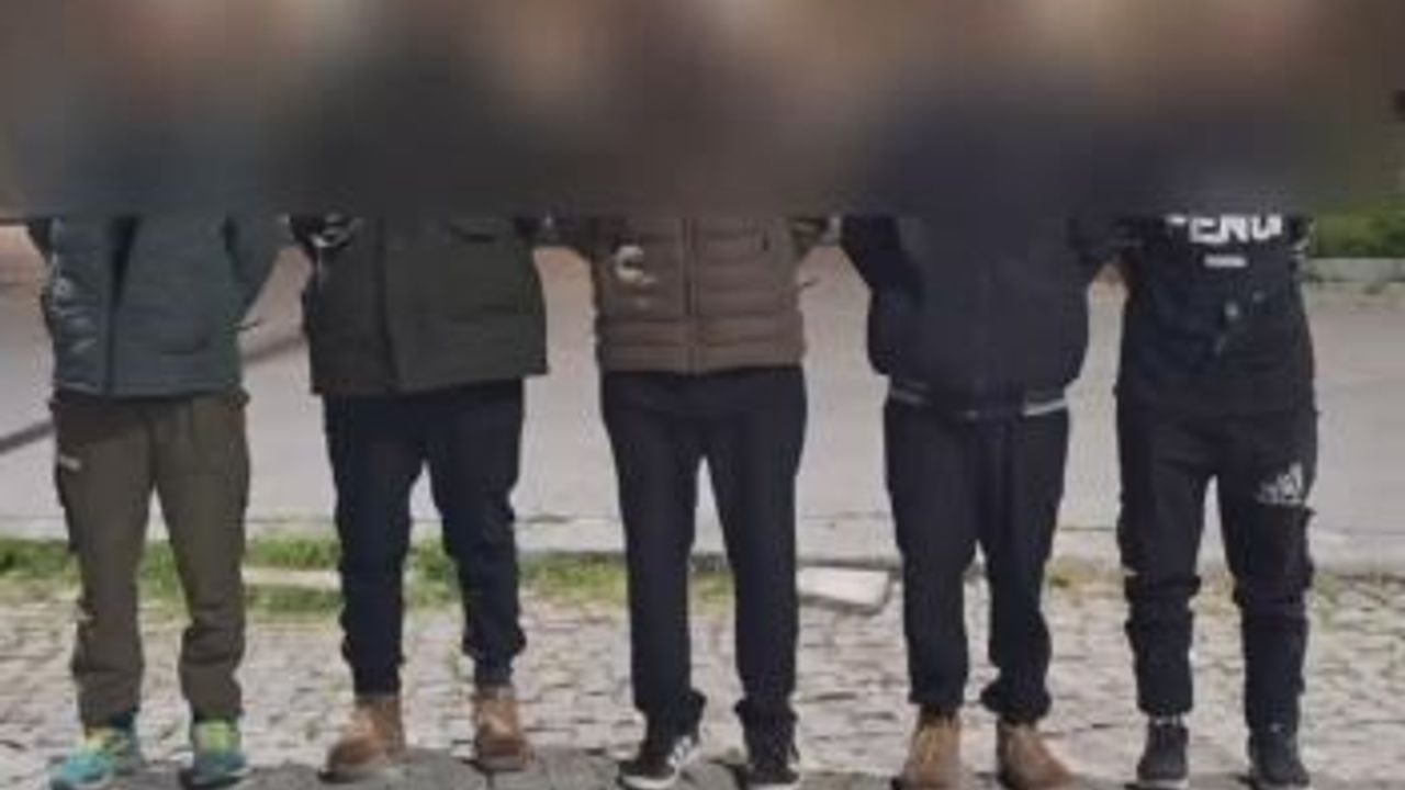 Sivas'ta 8 düzensiz göçmen yakalandı, 3 kişi tutuklandı