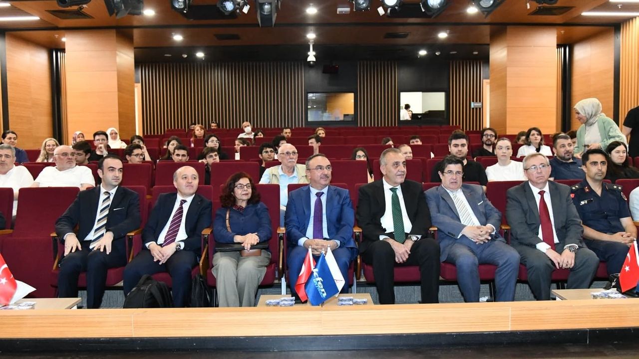 'Tarihin İzinde Tekirdağ' konferansında kentin tarihi gelişi