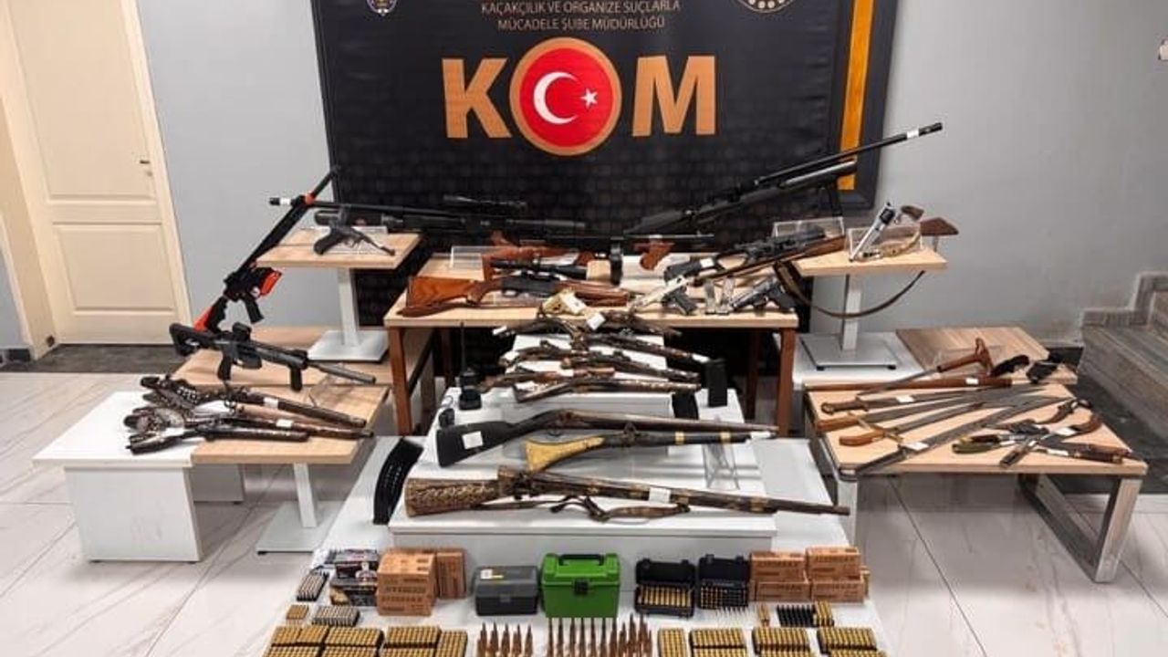 Uşak'ta silah ve tarihi nitelikteki tüfekler ele geçirildi